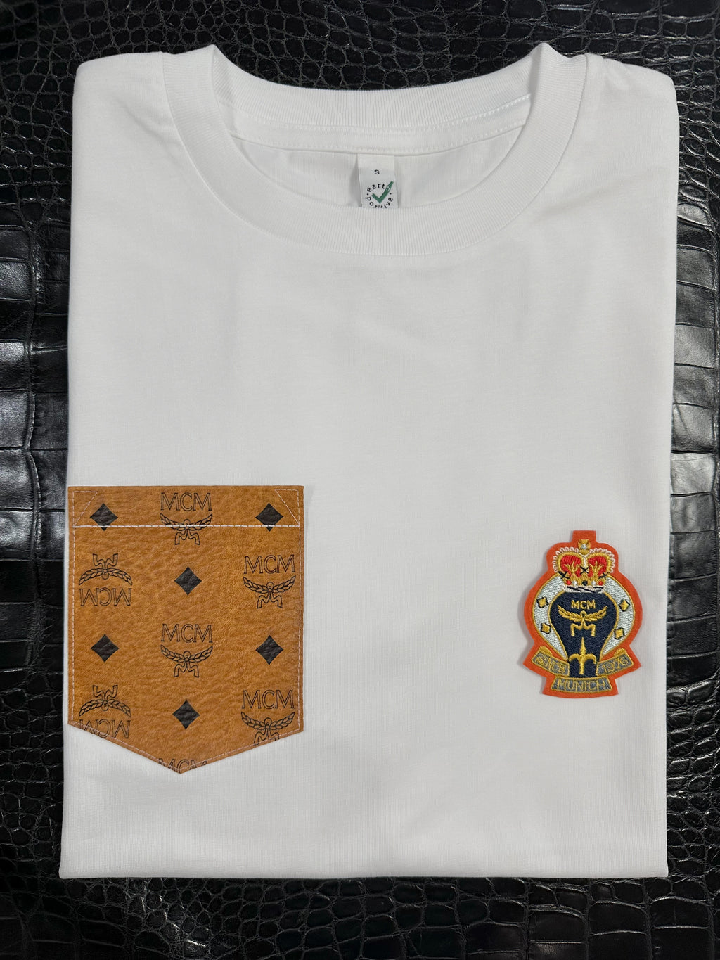 UNISEX Pocketshirt (Crown)