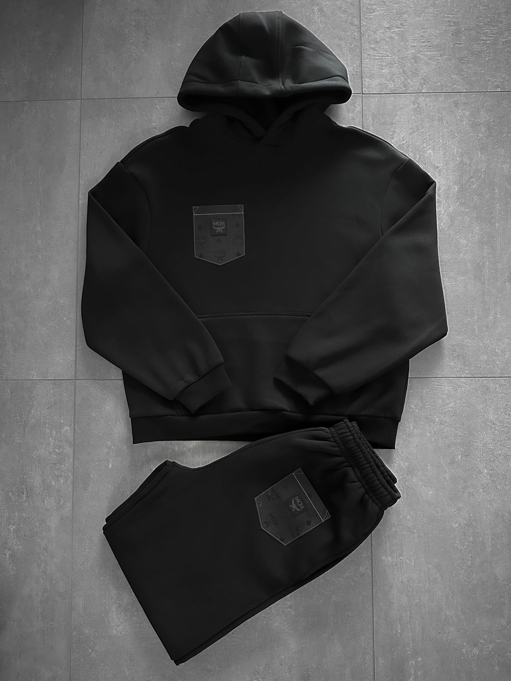 Black Friday Hoody + Hose (Herren oder Frauen)