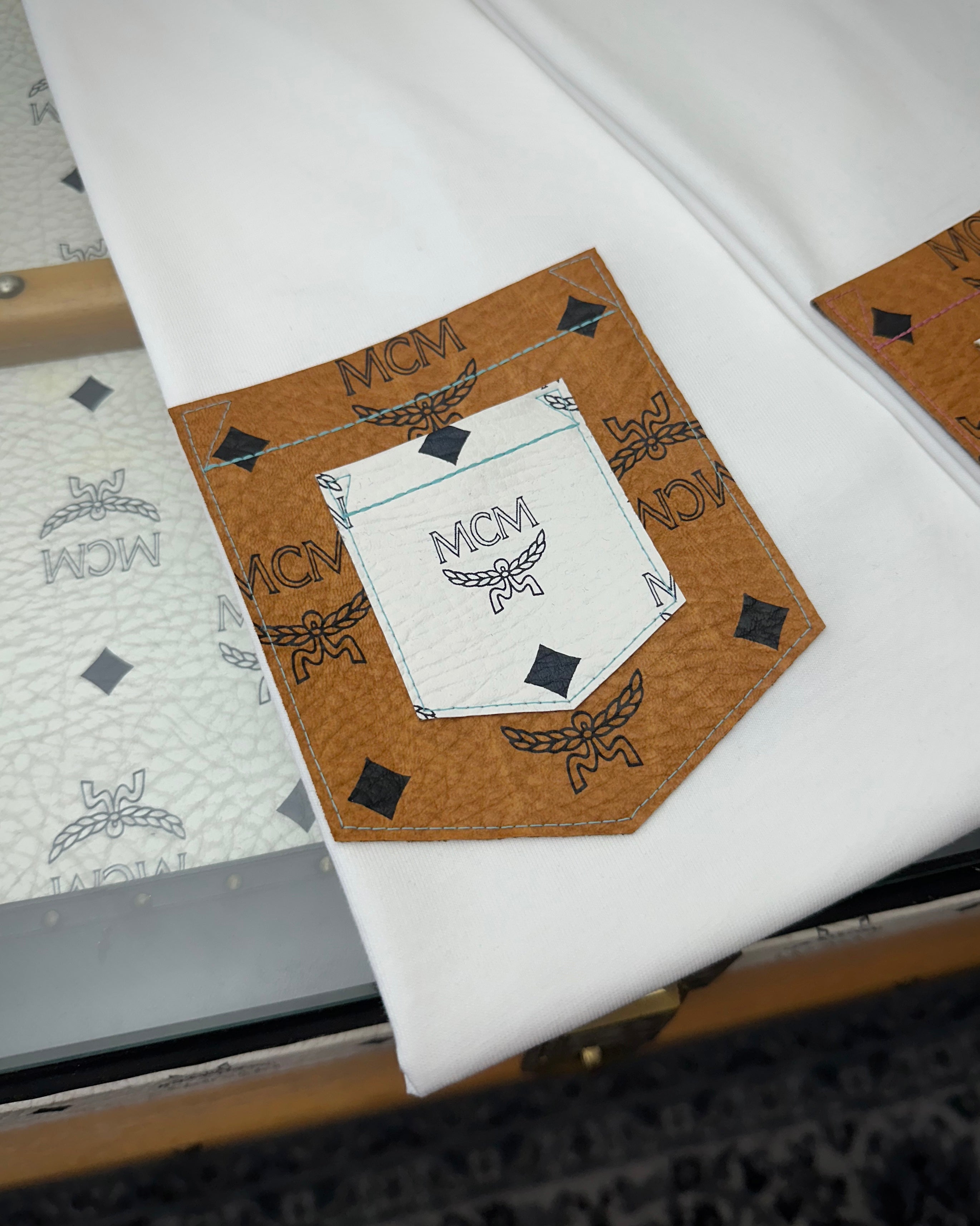 Double Pocketshirt (braun/weiss)