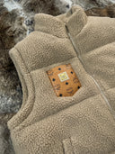 Herren Teddy Weste beige (mit Metallplakette)