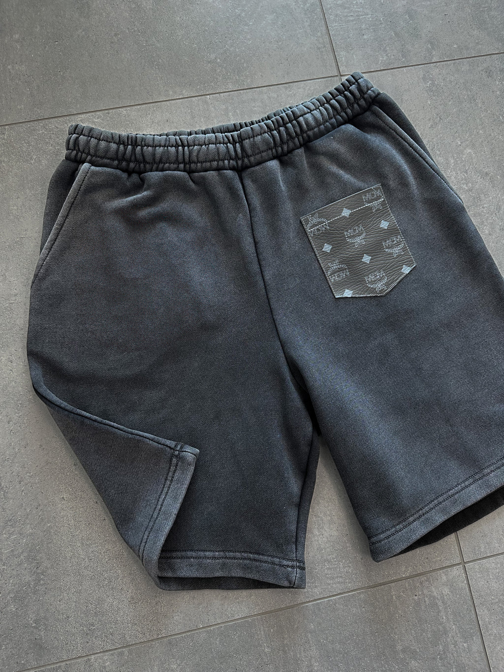 HERREN Washed Shorts (Black)