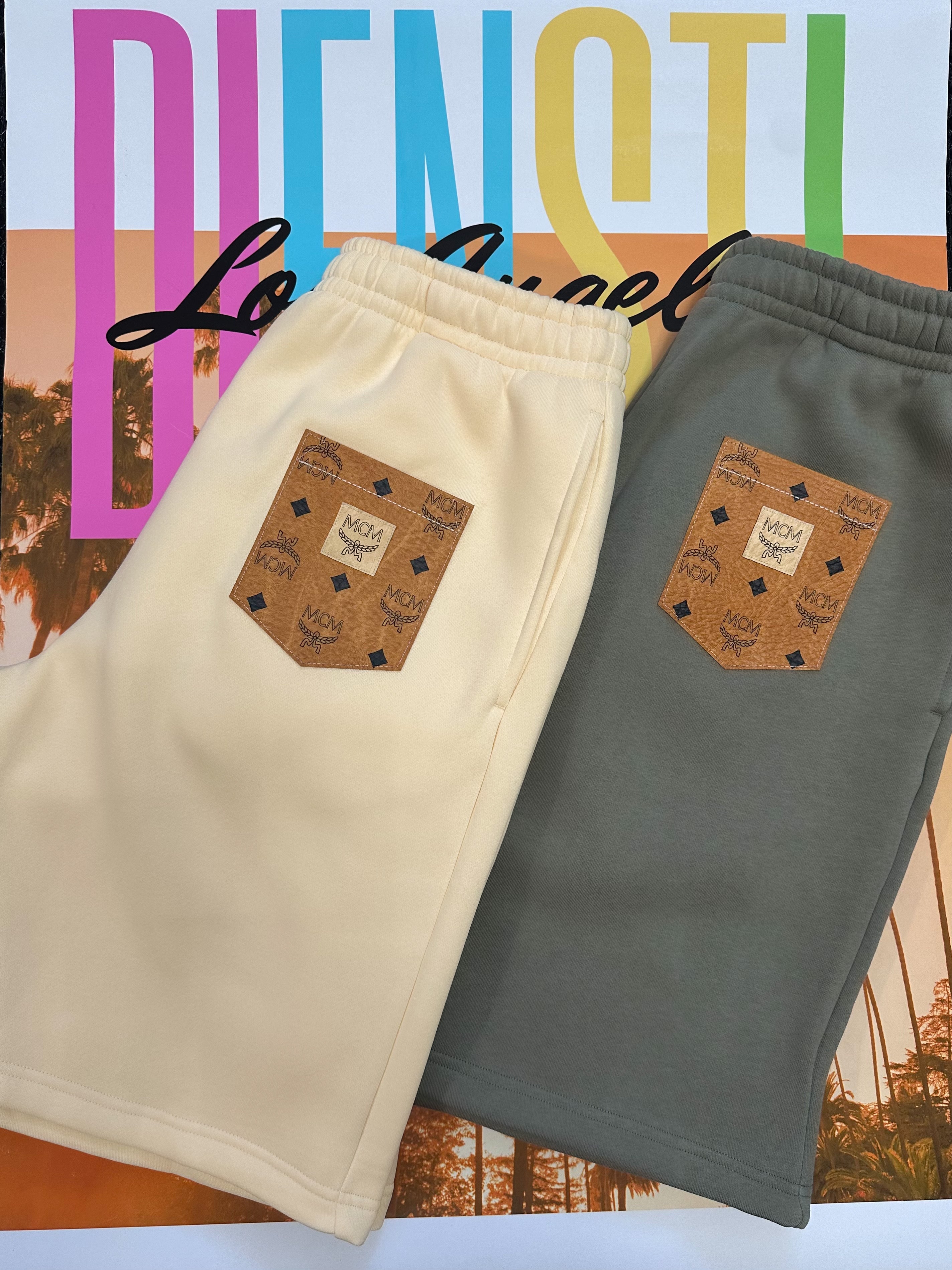 2 x Herren Shorts (beige + olive)