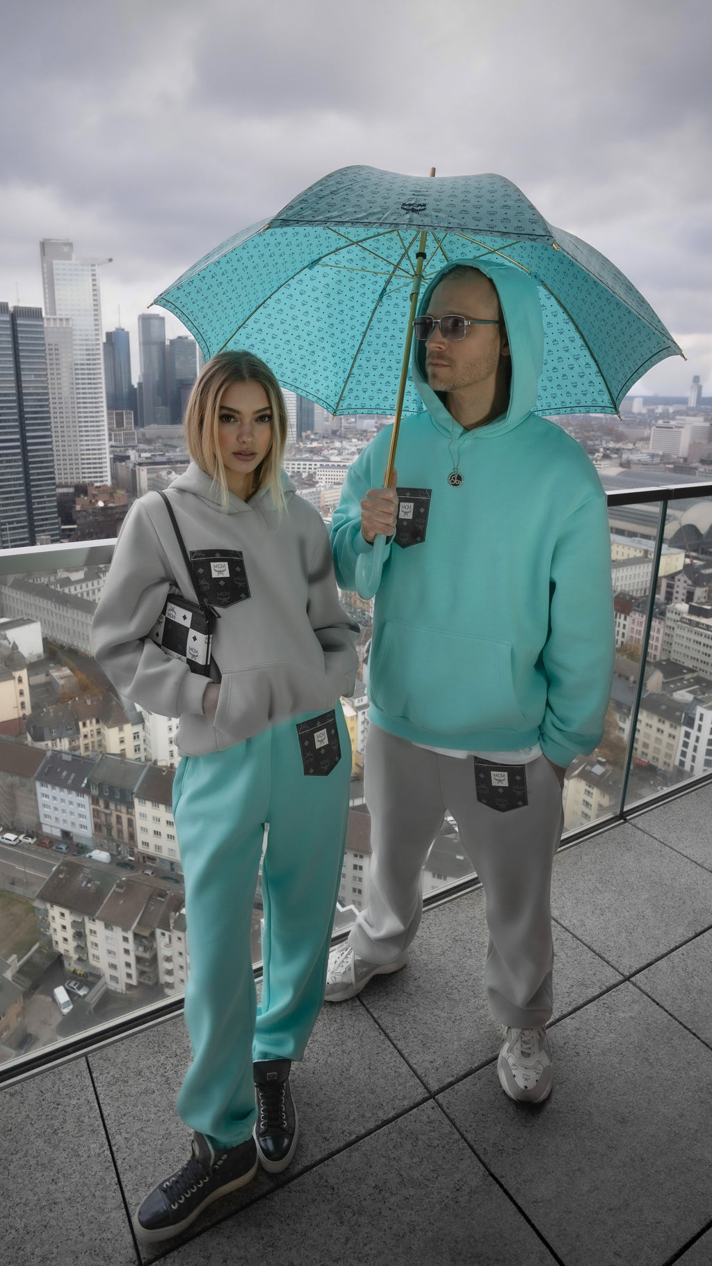 Frauen OVERSIZED Fluffy Hoody (Grau)