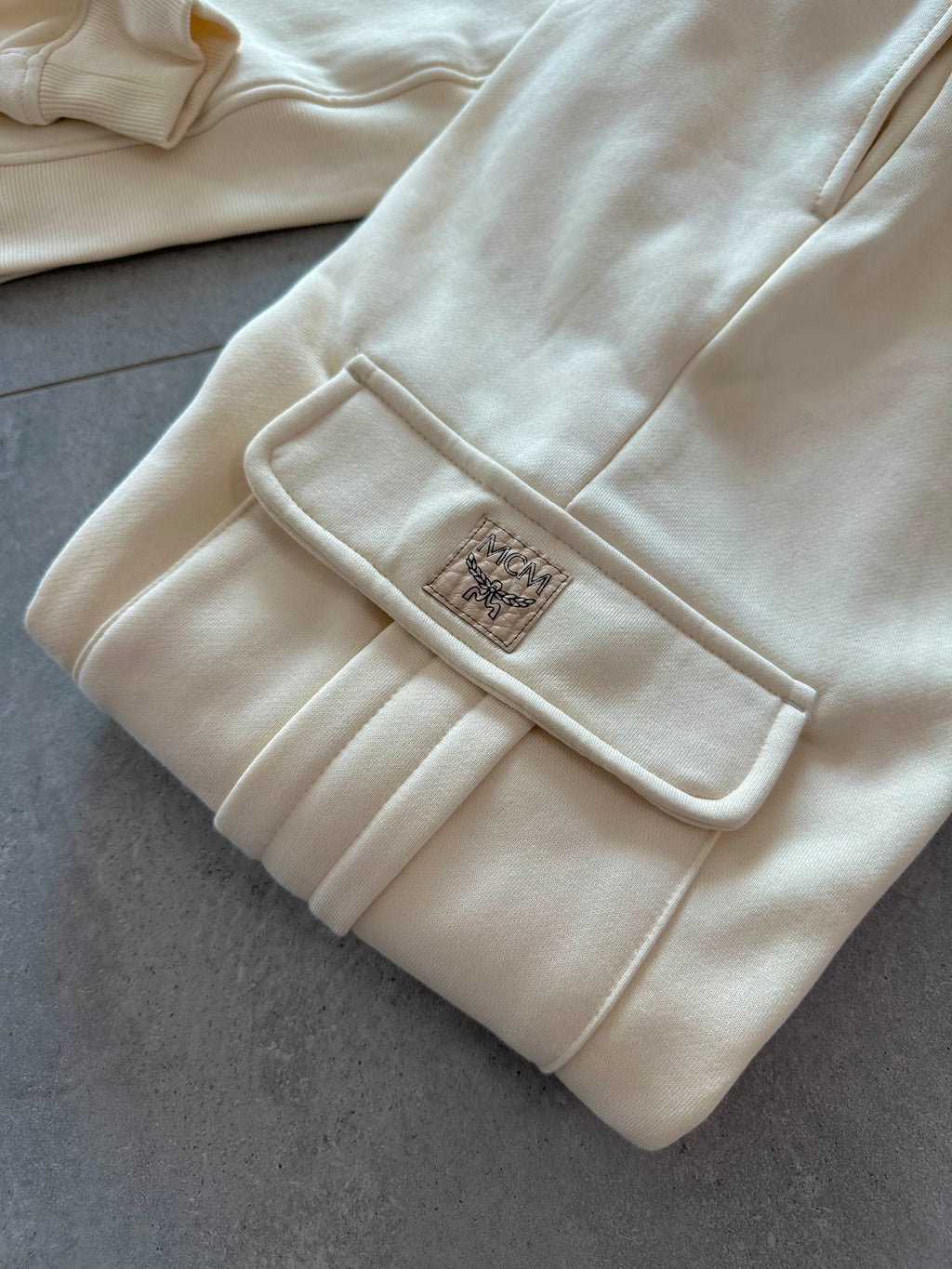 Frauen Pulli + Hose (beige, Hose kleine Applikation)