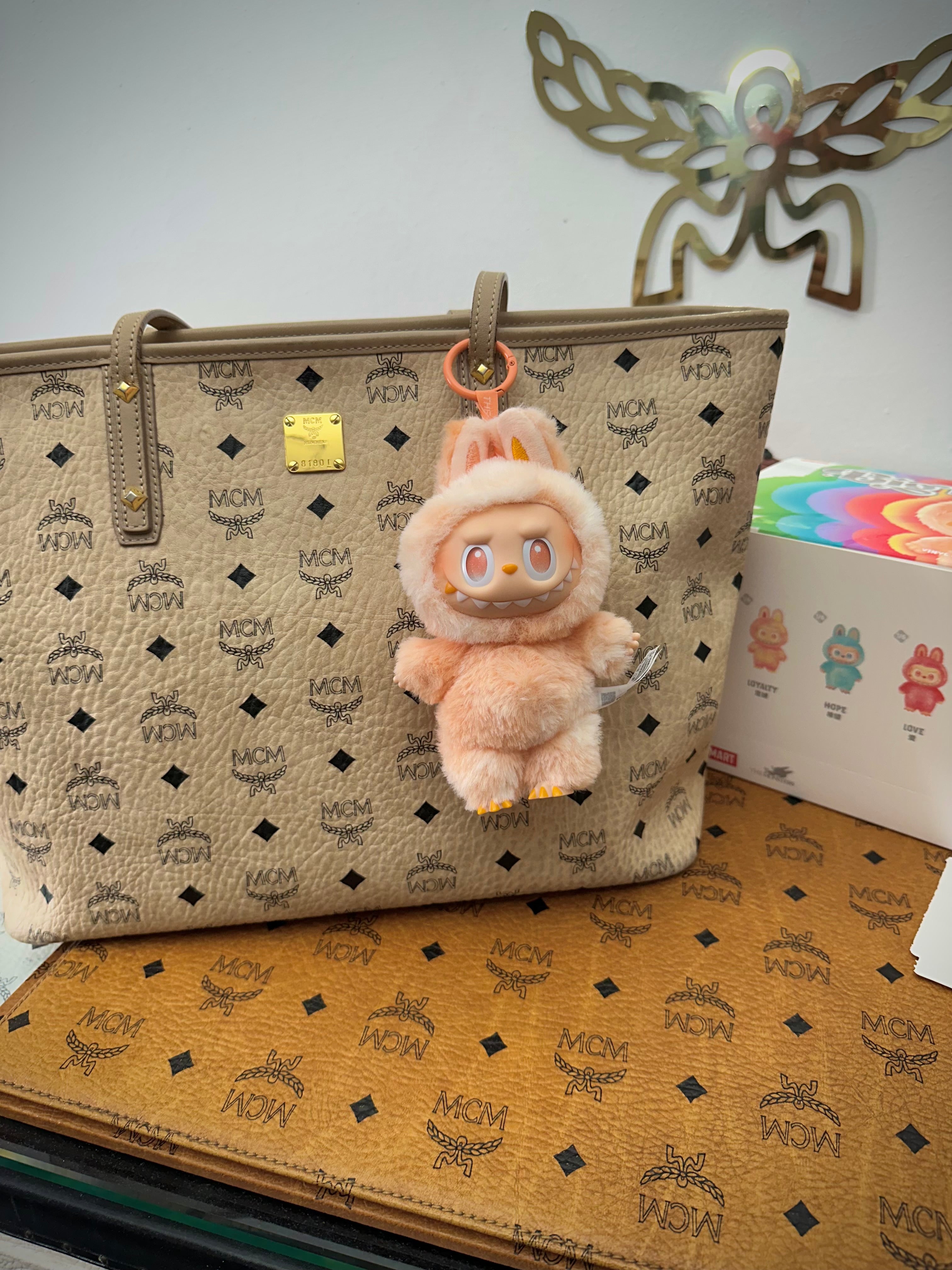 1 x Pocketshirt + original LABUBU